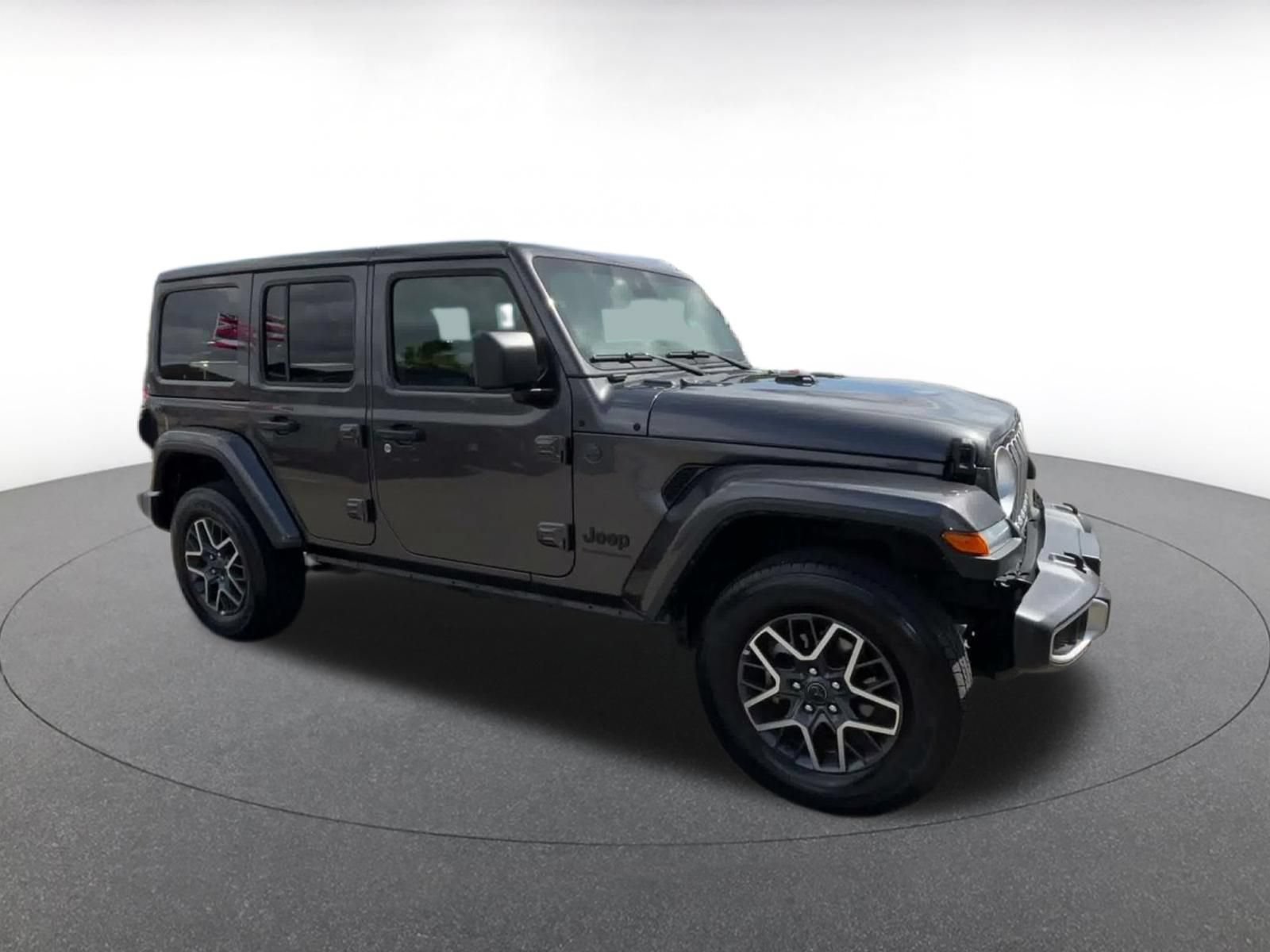 Used 2025 Jeep Wrangler Unlimited Sahara AWD/4WD image 2