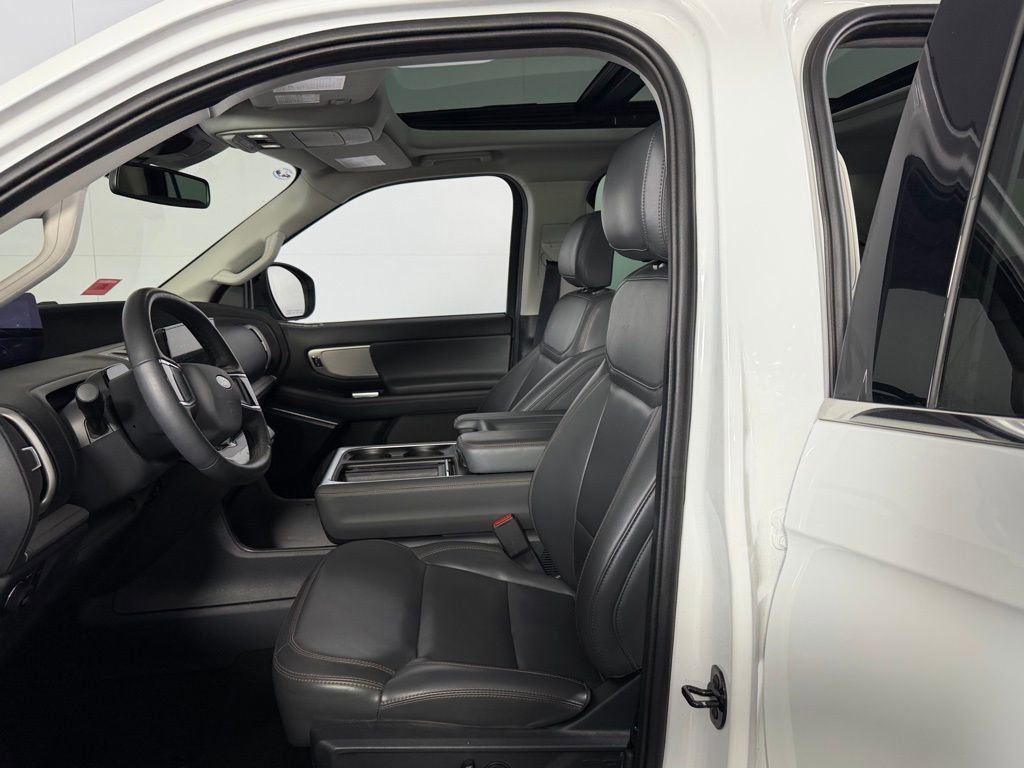 Used 2025 Ford Expedition Active image 20