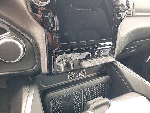 New 2026 RAM 1500 4x4 Crew Cab image 27