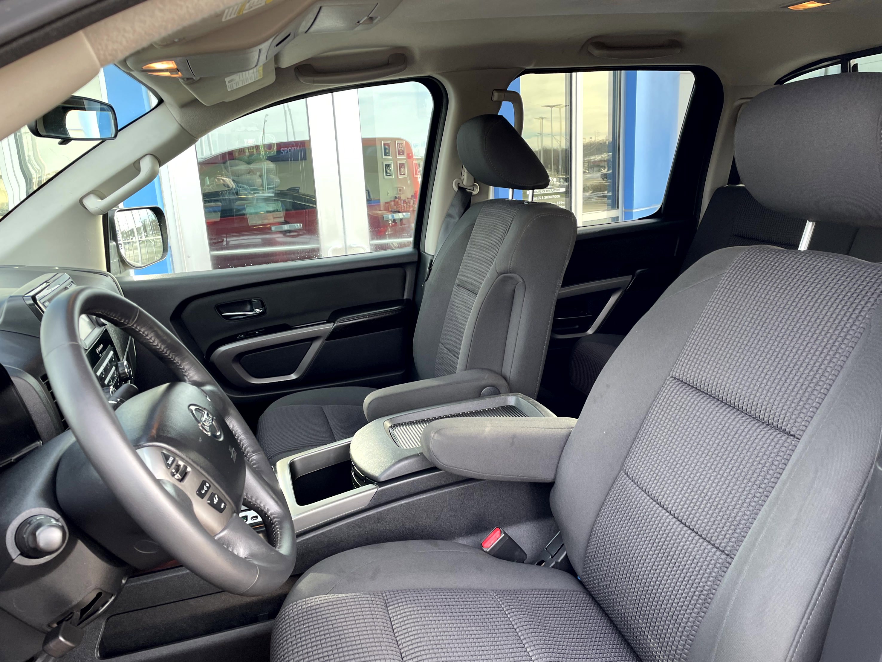 Used 2015 Nissan Titan SV w/ SV Value Truck Package image 11