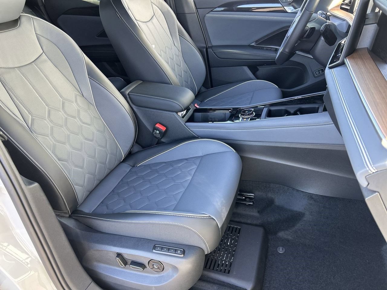New 2026 Volkswagen Tiguan SEL R-Line AWD/4WD image 7