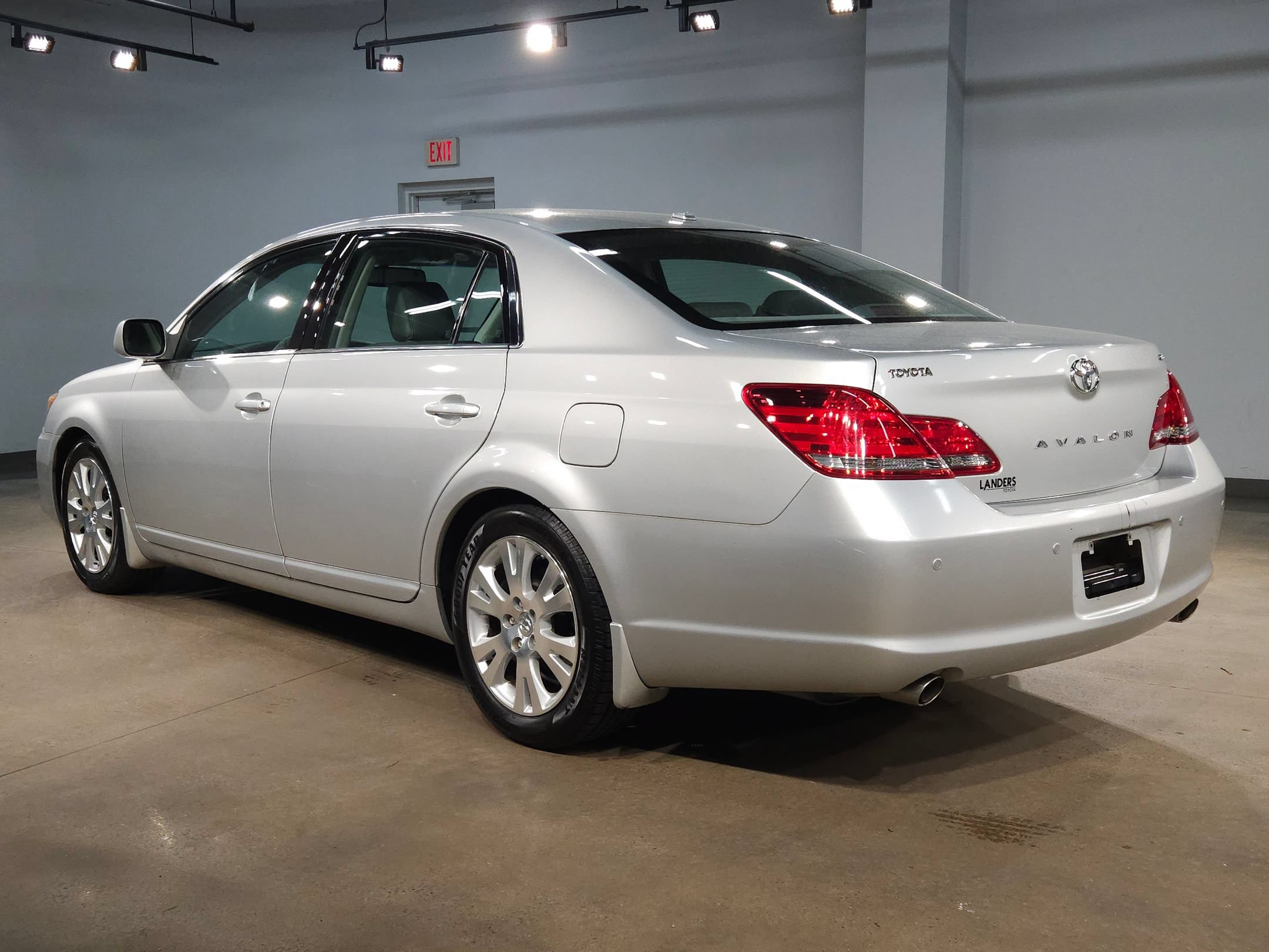 Used 2009 Toyota Avalon XLS FWD image 5
