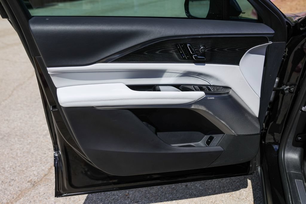 Used 2024 Cadillac Lyriq Luxury AWD/4WD image 20