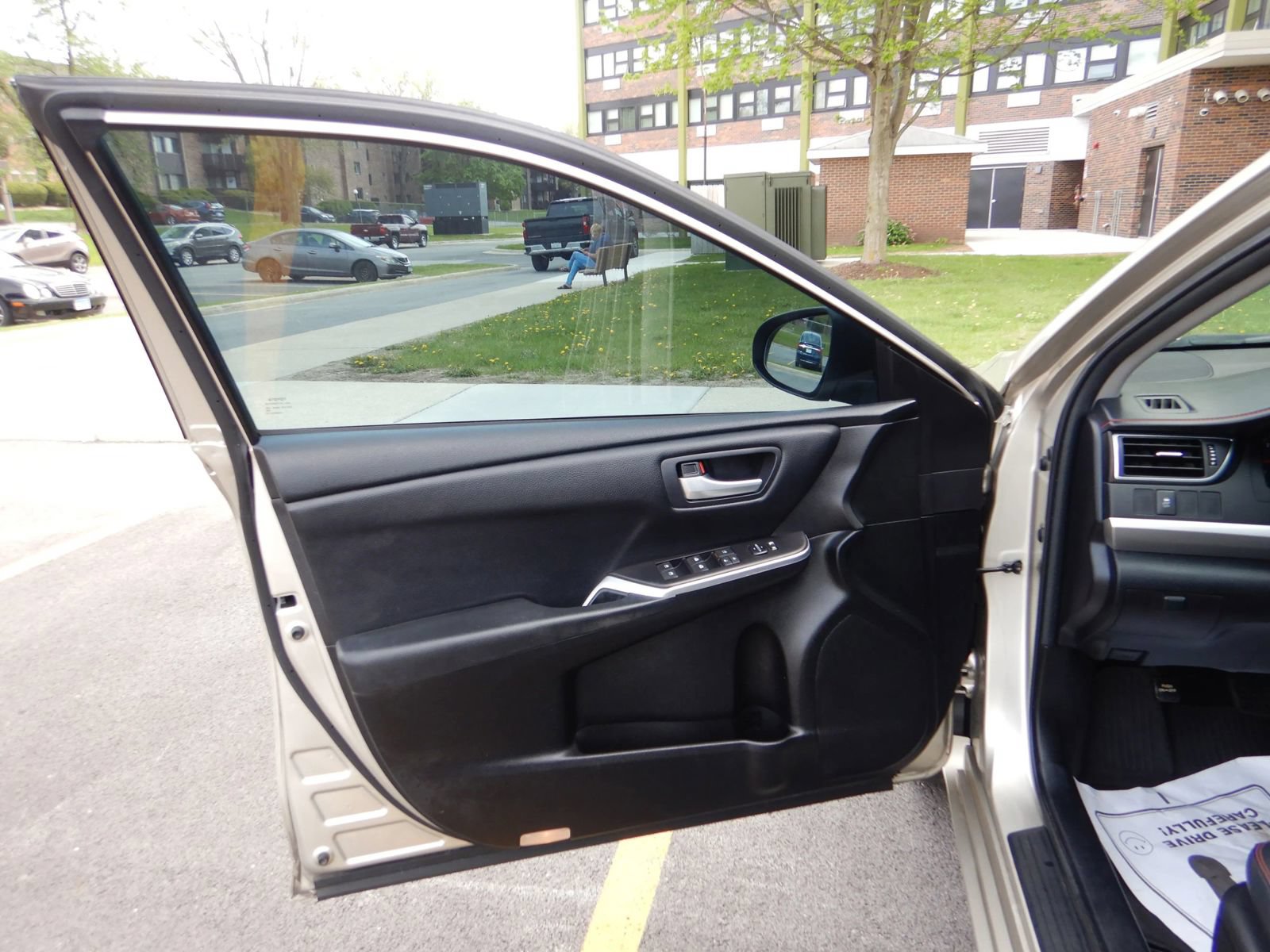 Used 2017 Toyota Camry SE FWD image 9
