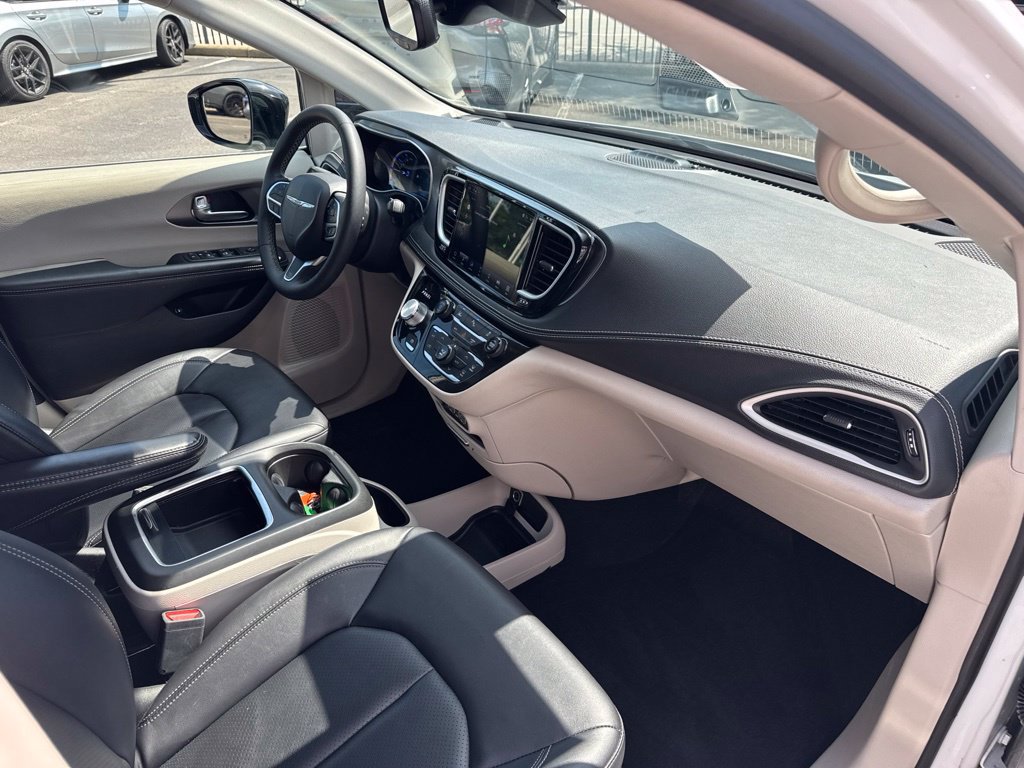 Used 2024 Chrysler Pacifica Limited FWD image 35