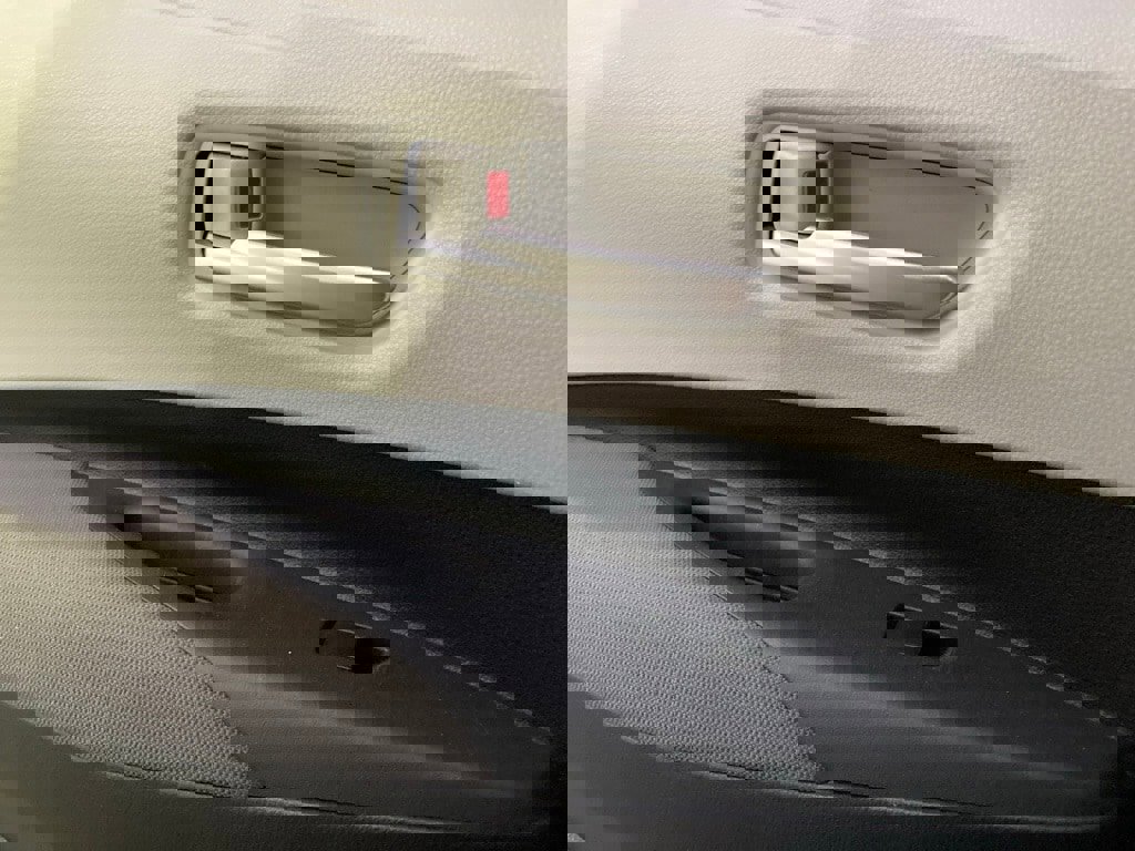 Used 2020 Toyota Corolla LE image 10