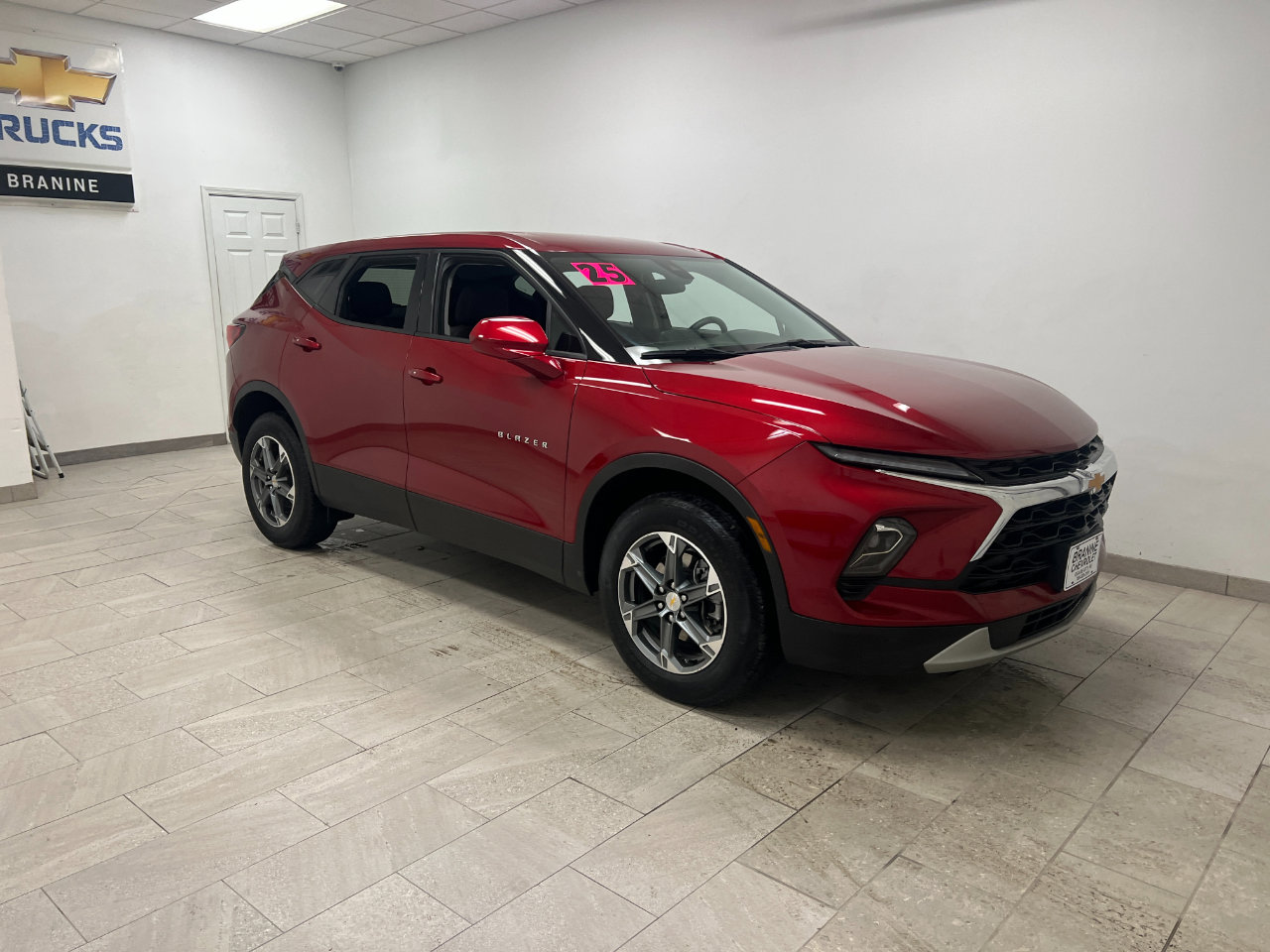 Used 2025 Chevrolet Blazer LT image 3