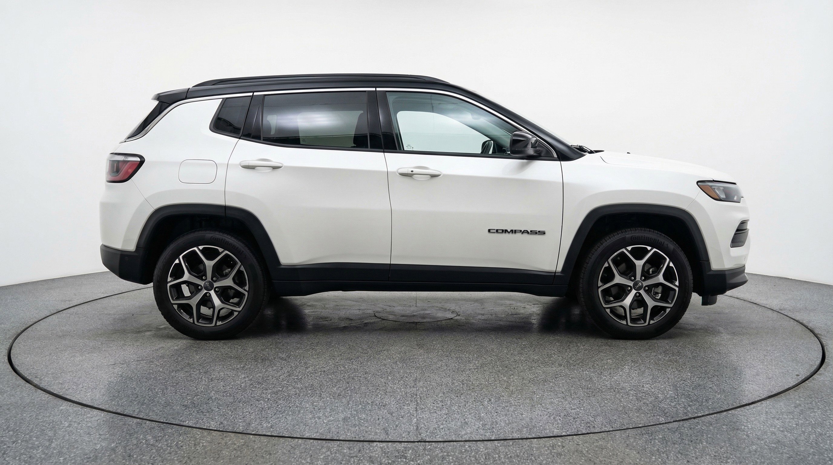 Used 2025 Jeep Compass Limited AWD/4WD image 11