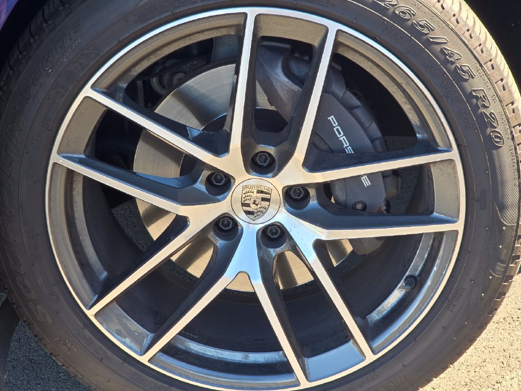 Used 2025 Porsche Macan AWD/4WD image 39