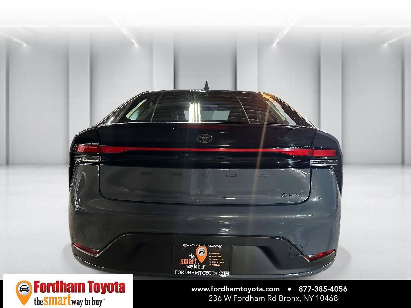 Used 2024 Toyota Prius LE AWD/4WD image 5