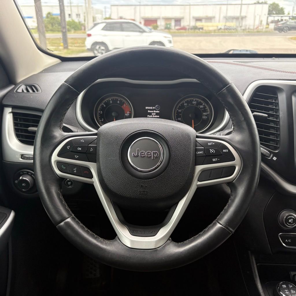 Used 2017 Jeep Cherokee Trailhawk w/ Comfort/Convenience Group AWD/4WD image 19