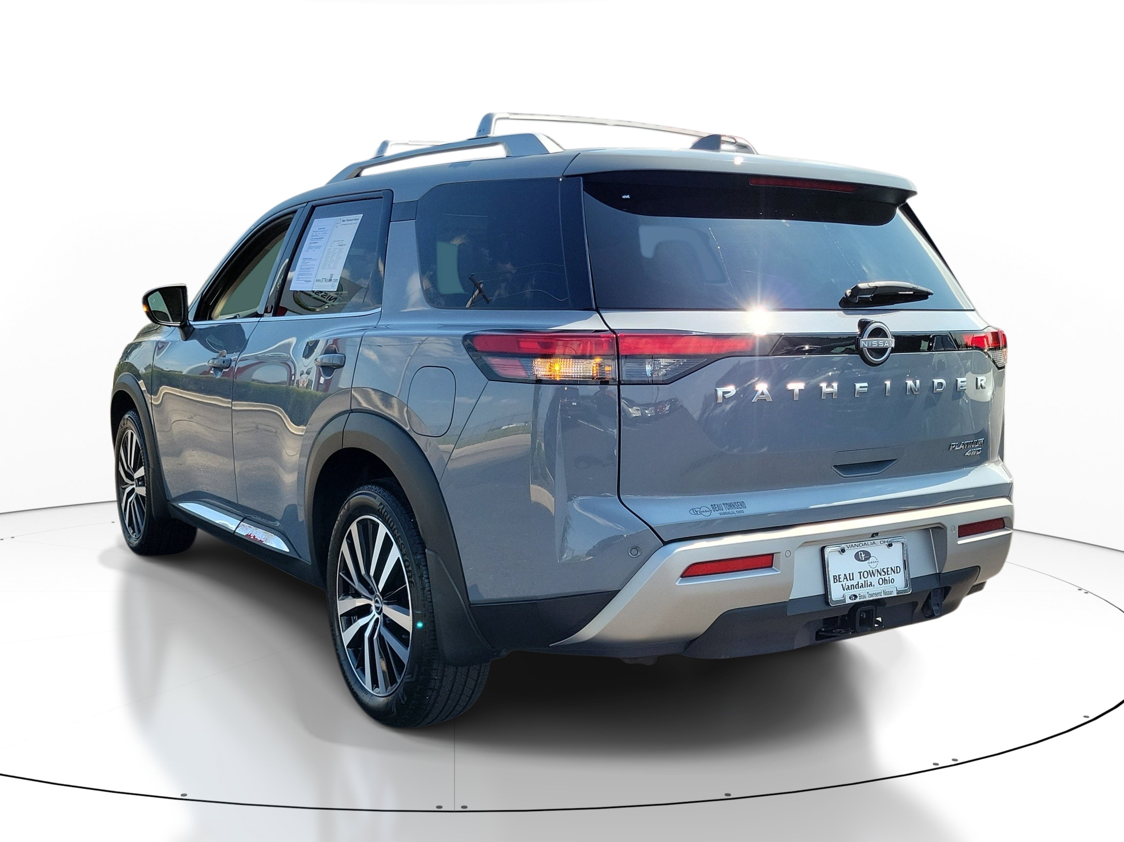 Certified 2024 Nissan Pathfinder Platinum w/ Cargo Package AWD/4WD image 3