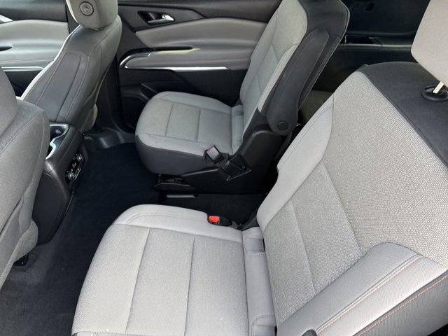 Used 2024 Chevrolet Traverse LT FWD image 17