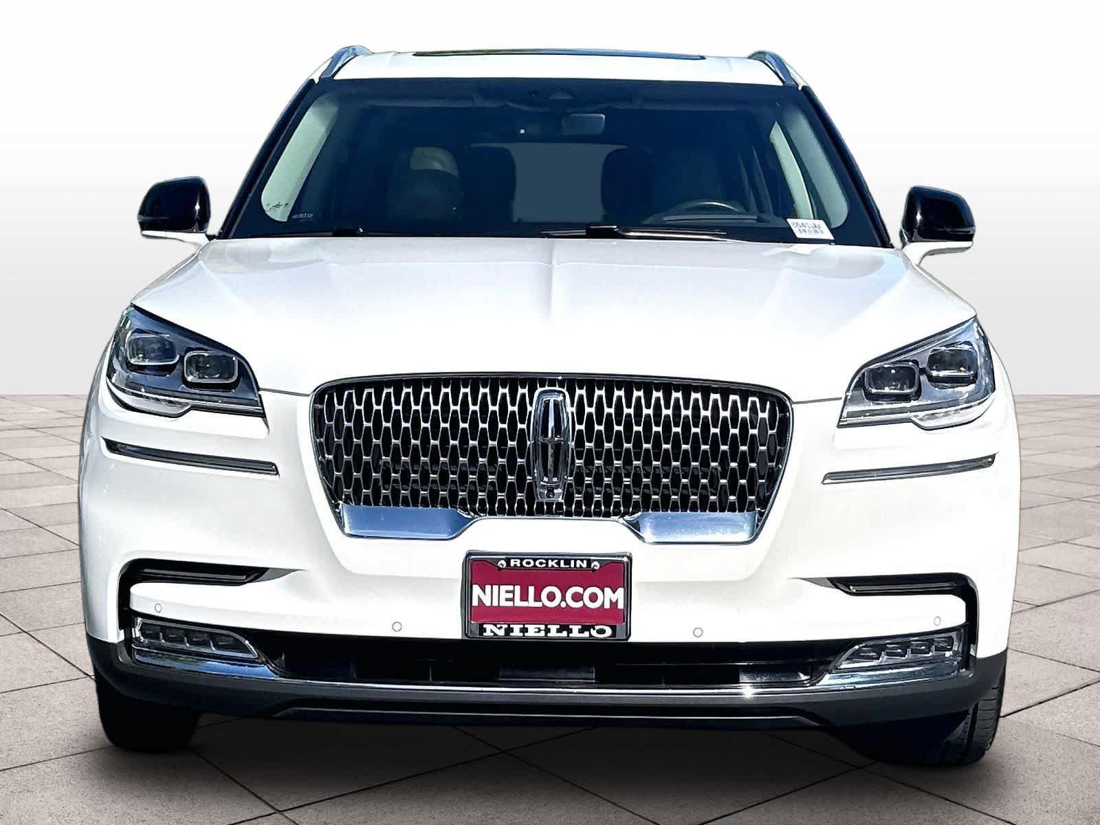 Used 2022 Lincoln Aviator Reserve w/ Equipment Group 201A AWD/4WD image 3