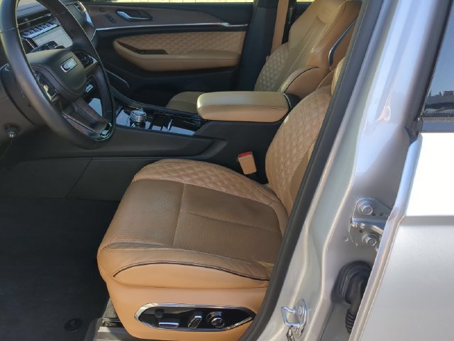Used 2022 Jeep Grand Cherokee L Summit w/ Luxury Tech Group V AWD/4WD image 15