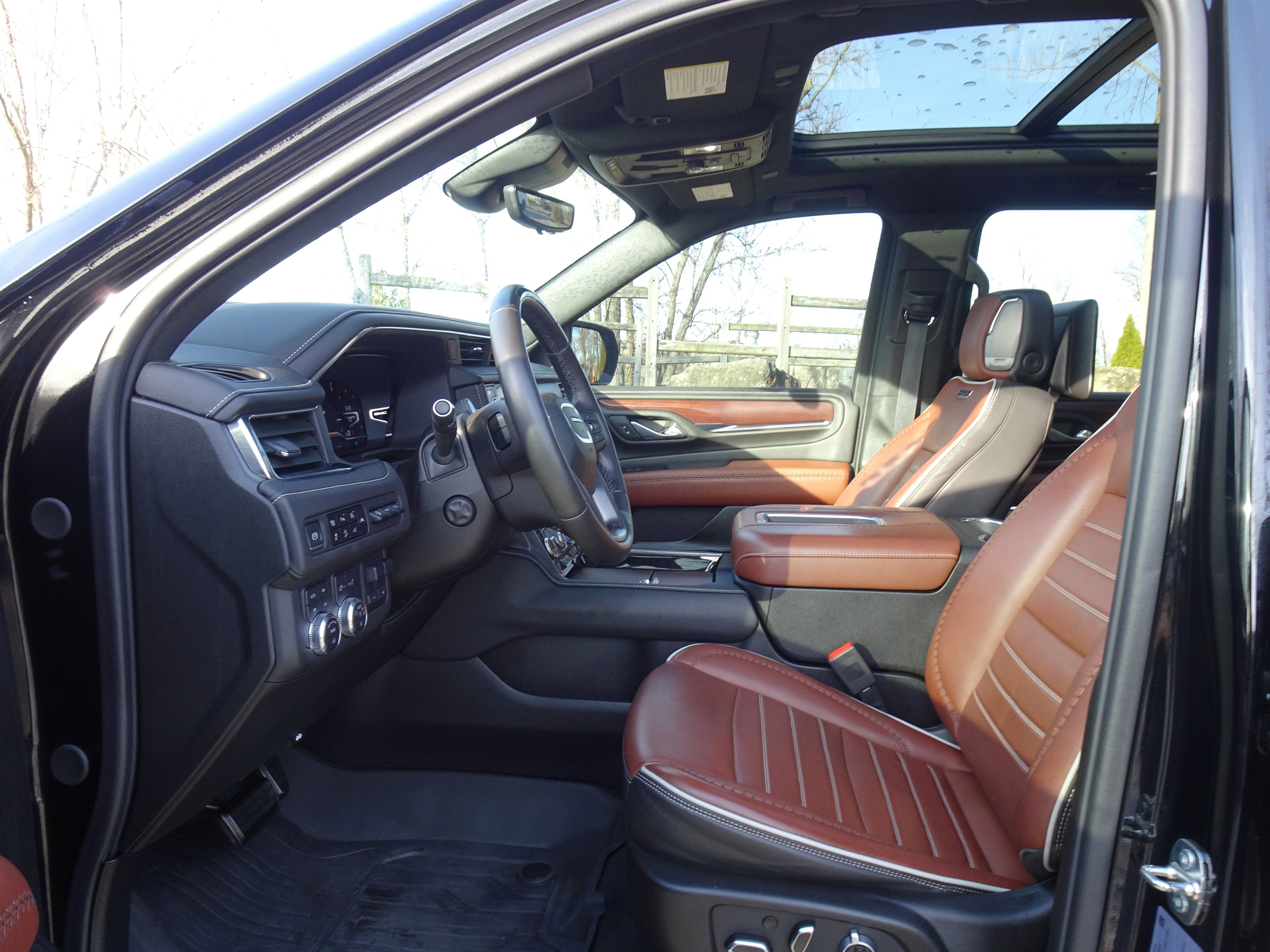 Used 2023 GMC Yukon XL Denali Ultimate image 2