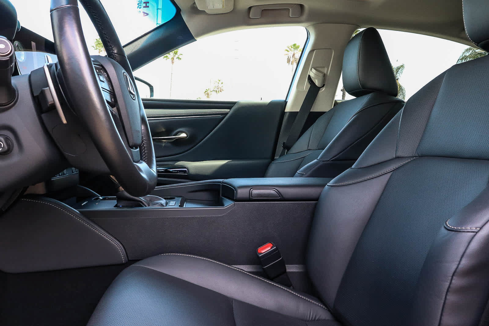 Used 2025 Lexus ES 300h w/ Premium Package FWD image 27