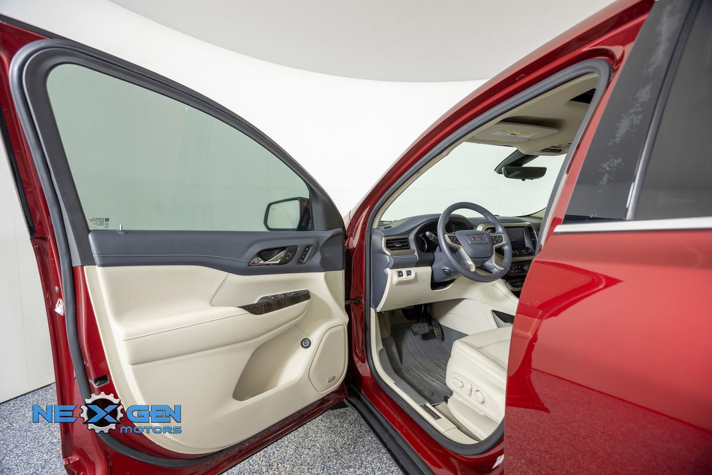 Used 2020 GMC Acadia Denali w/ Trailering Package AWD/4WD image 9