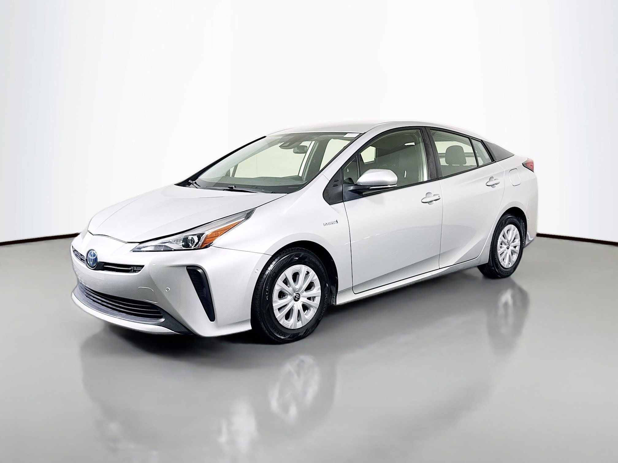 Used 2021 Toyota Prius LE FWD image 4