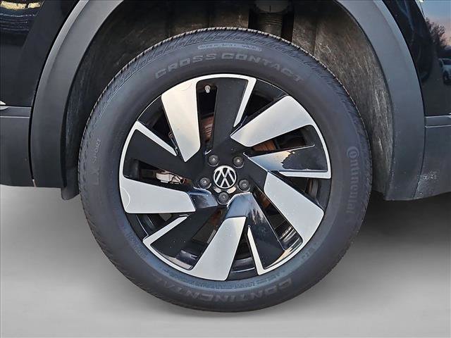 Used 2025 Volkswagen Atlas Cross Sport SE image 24