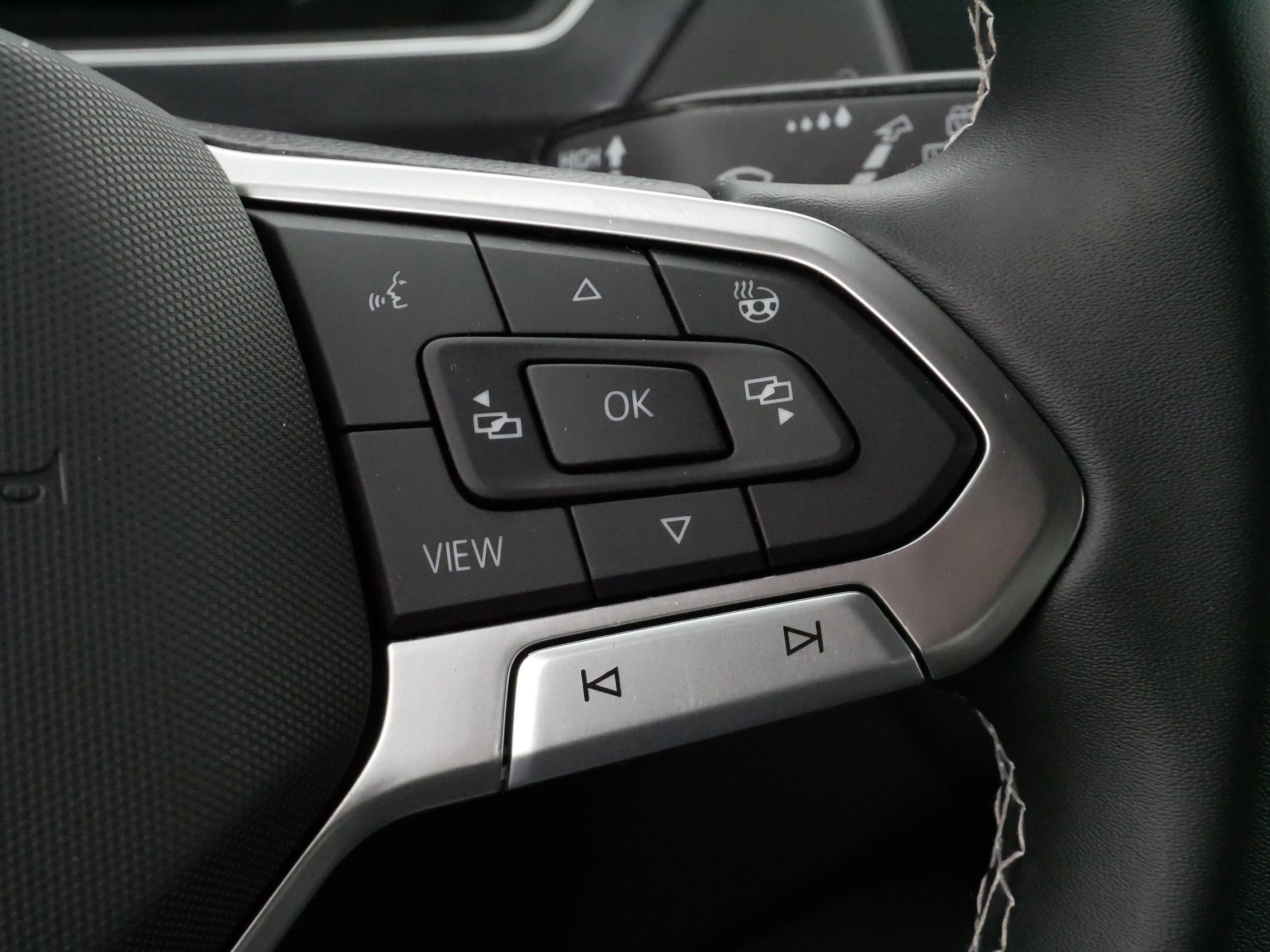 Used 2023 Volkswagen Tiguan SEL R-Line image 26