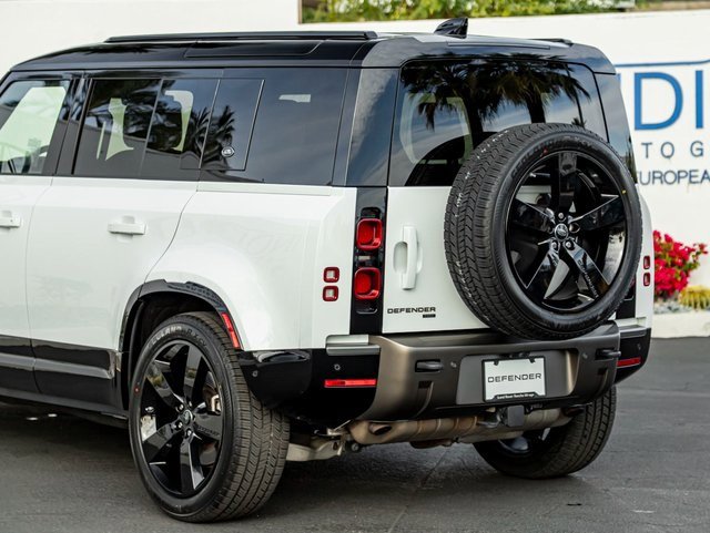 Used 2021 Land Rover Defender 110 X-Dynamic HSE image 10