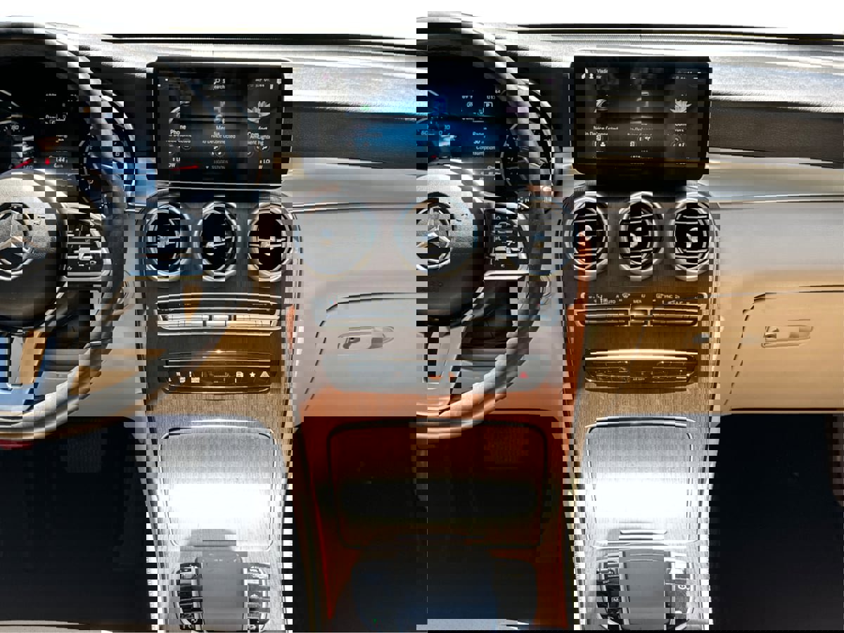 Used 2020 Mercedes-Benz GLC 300 4MATIC w/ Premium Package image 37