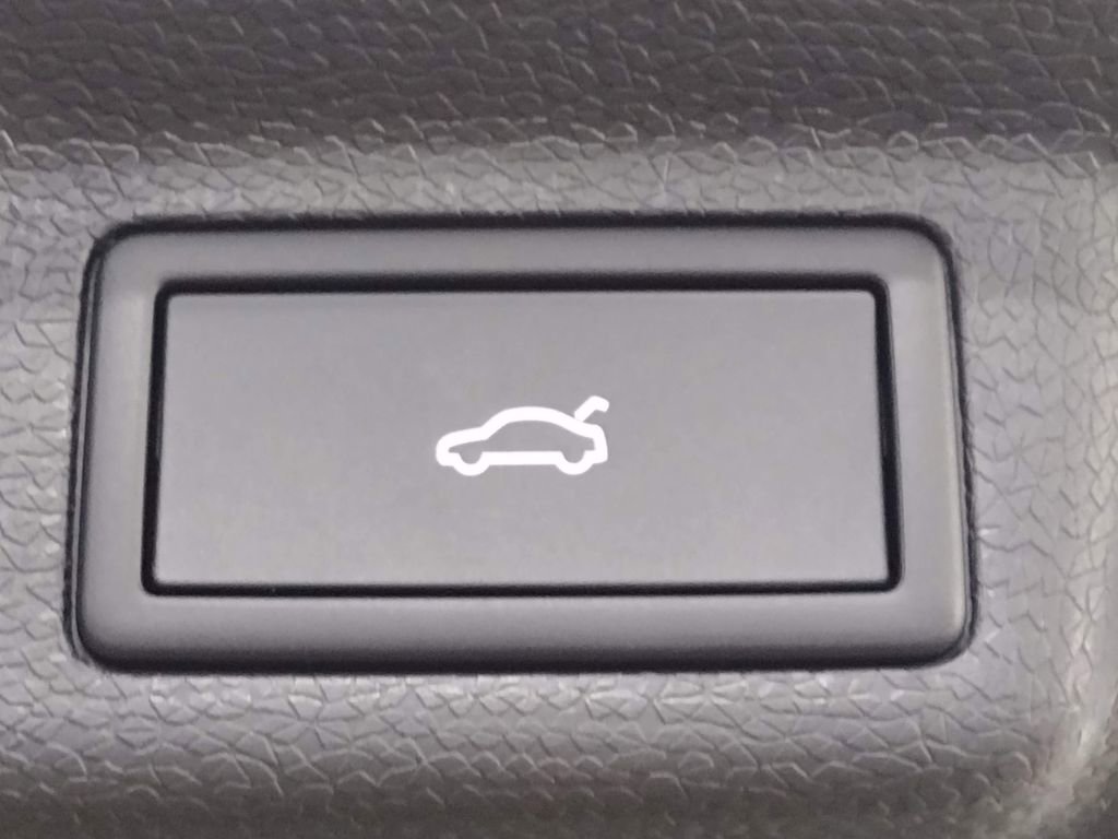 New 2025 Volkswagen ID. Buzz 1st Edition image 21