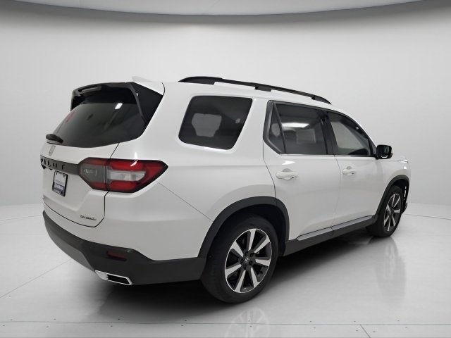 Used 2025 Honda Pilot Touring image 13