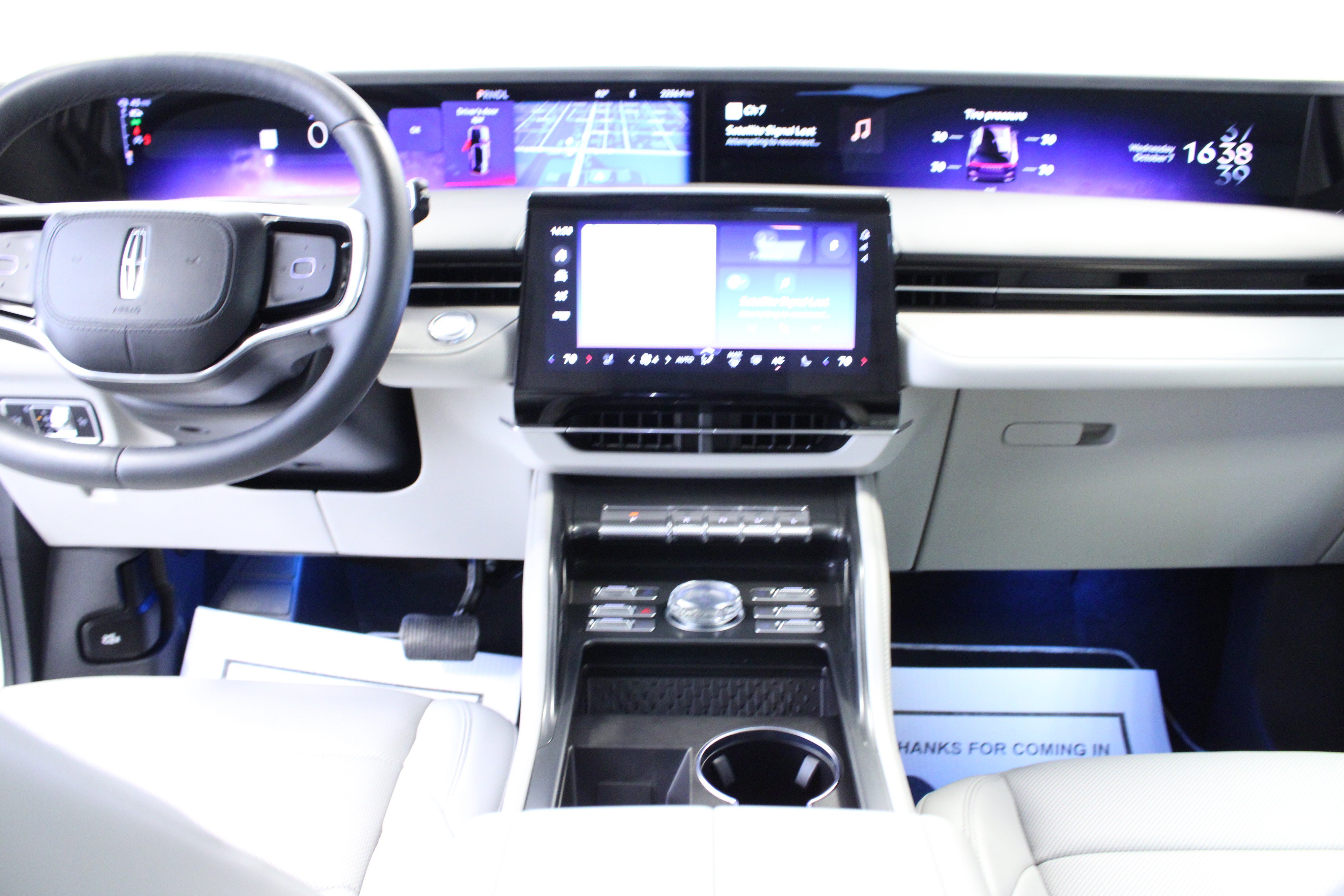 Used 2026 Lincoln Nautilus Premier AWD/4WD image 18