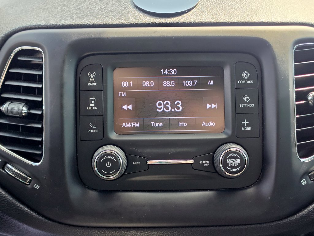 Used 2018 Jeep Compass Latitude AWD/4WD image 22