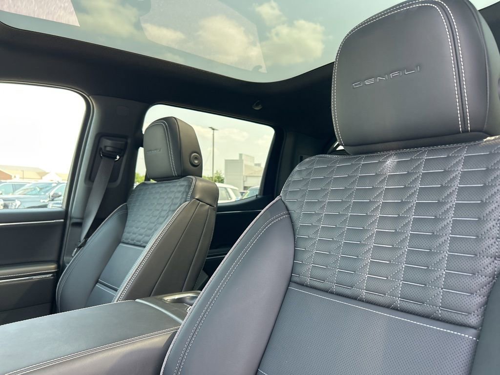 New 2025 GMC Sierra EV Denali image 18