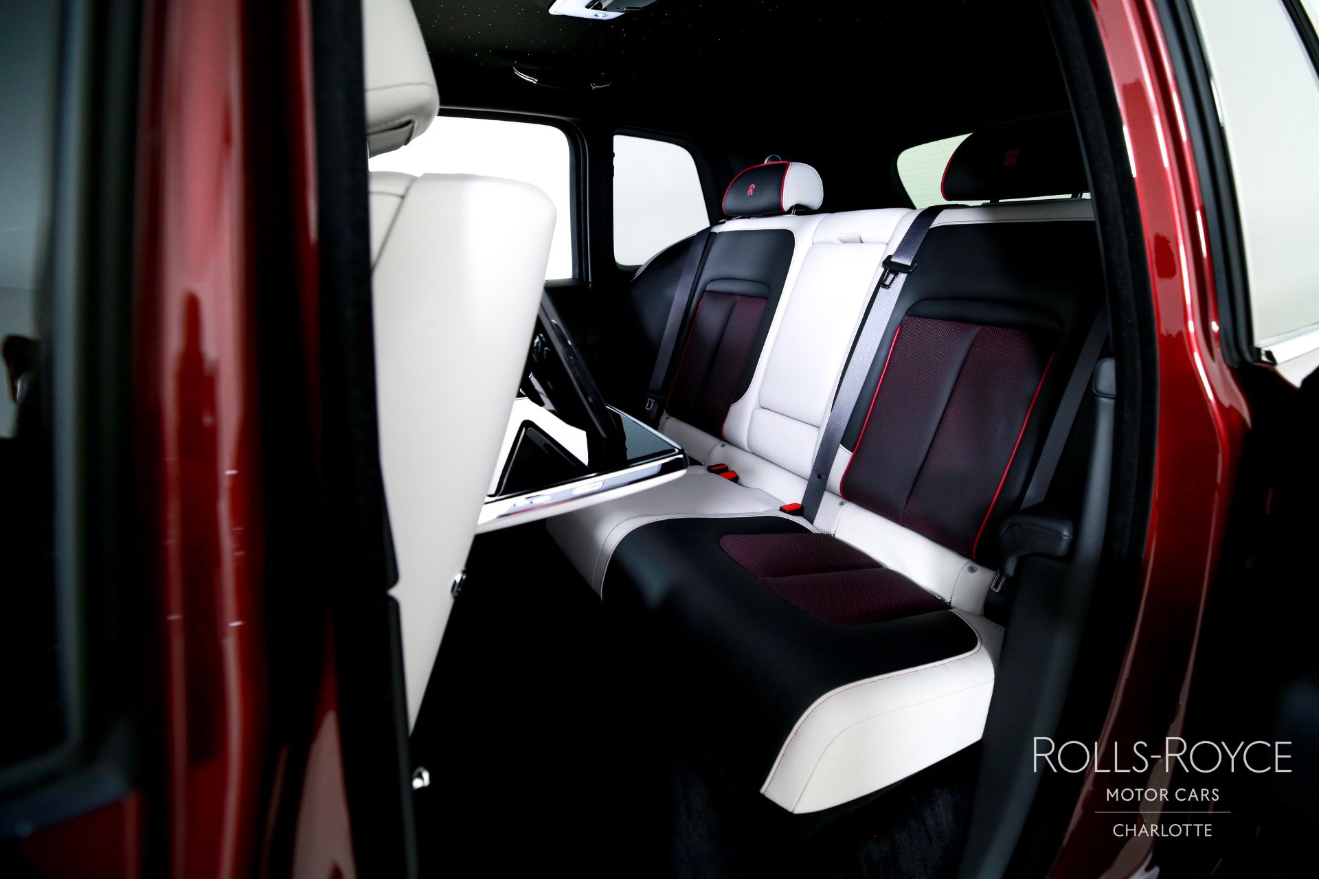 Certified 2025 Rolls-Royce Cullinan AWD/4WD image 18