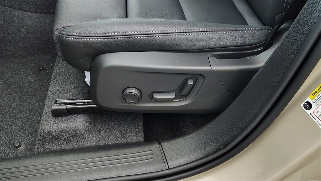 New 2026 Volvo XC40 B5 Ultra w/ Climate Package image 11