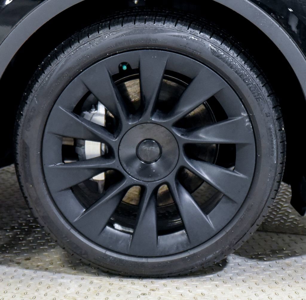 Used 2023 Tesla Model Y Long Range image 13