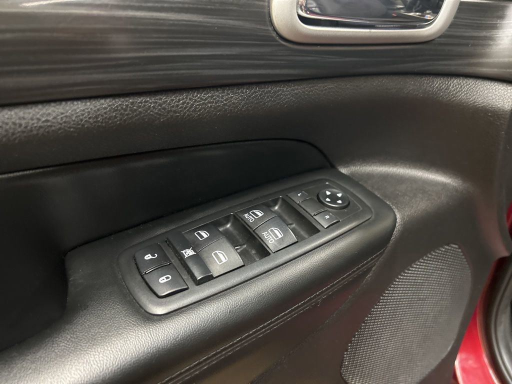 Used 2020 Jeep Grand Cherokee Laredo image 25