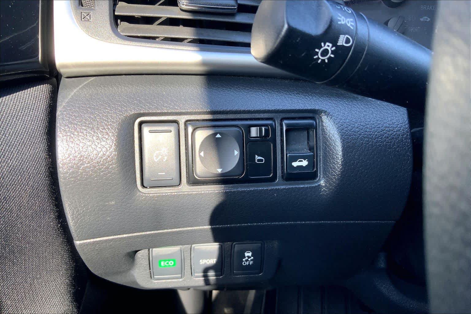 Used 2016 Nissan Sentra SV FWD image 32