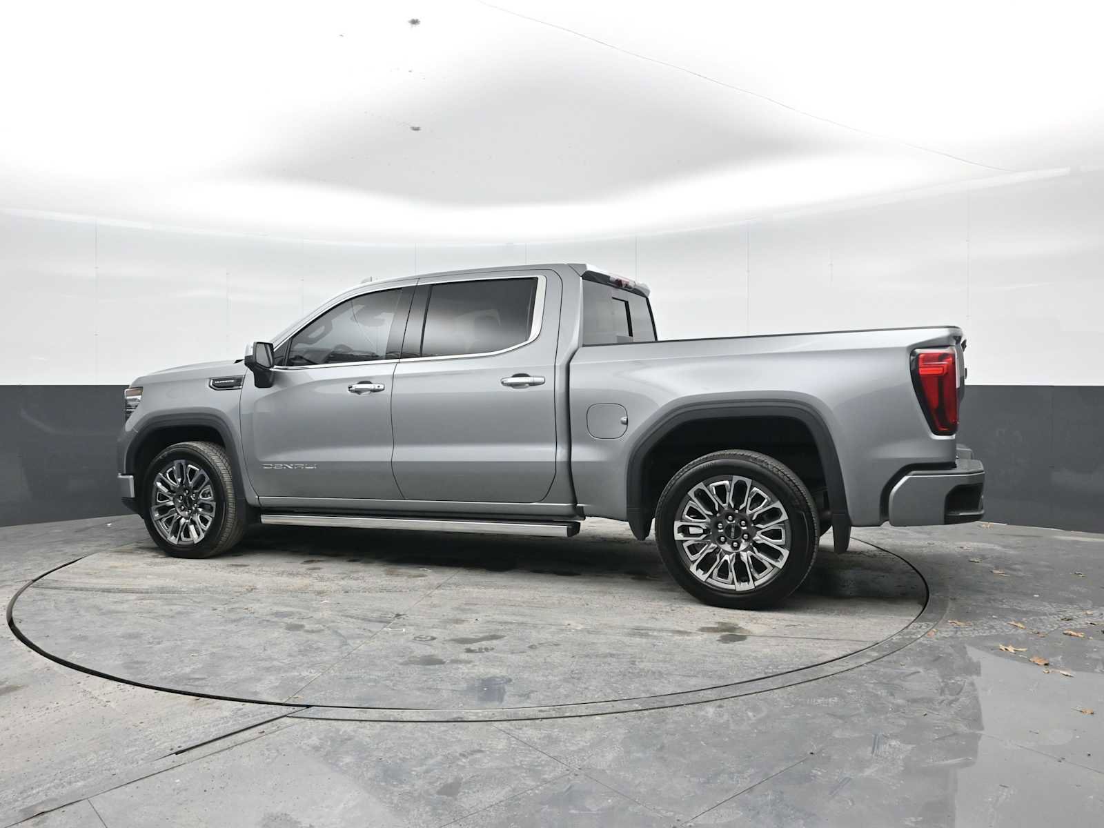 Used 2025 GMC Sierra 1500 Denali Ultimate image 2