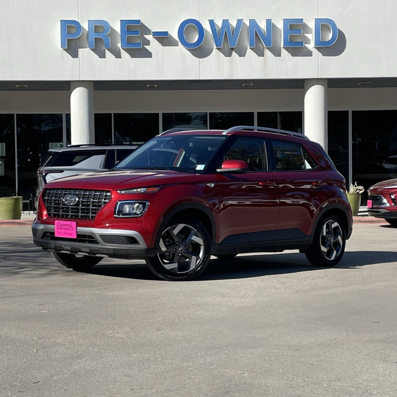 Used 2025 Hyundai Venue SEL image 2