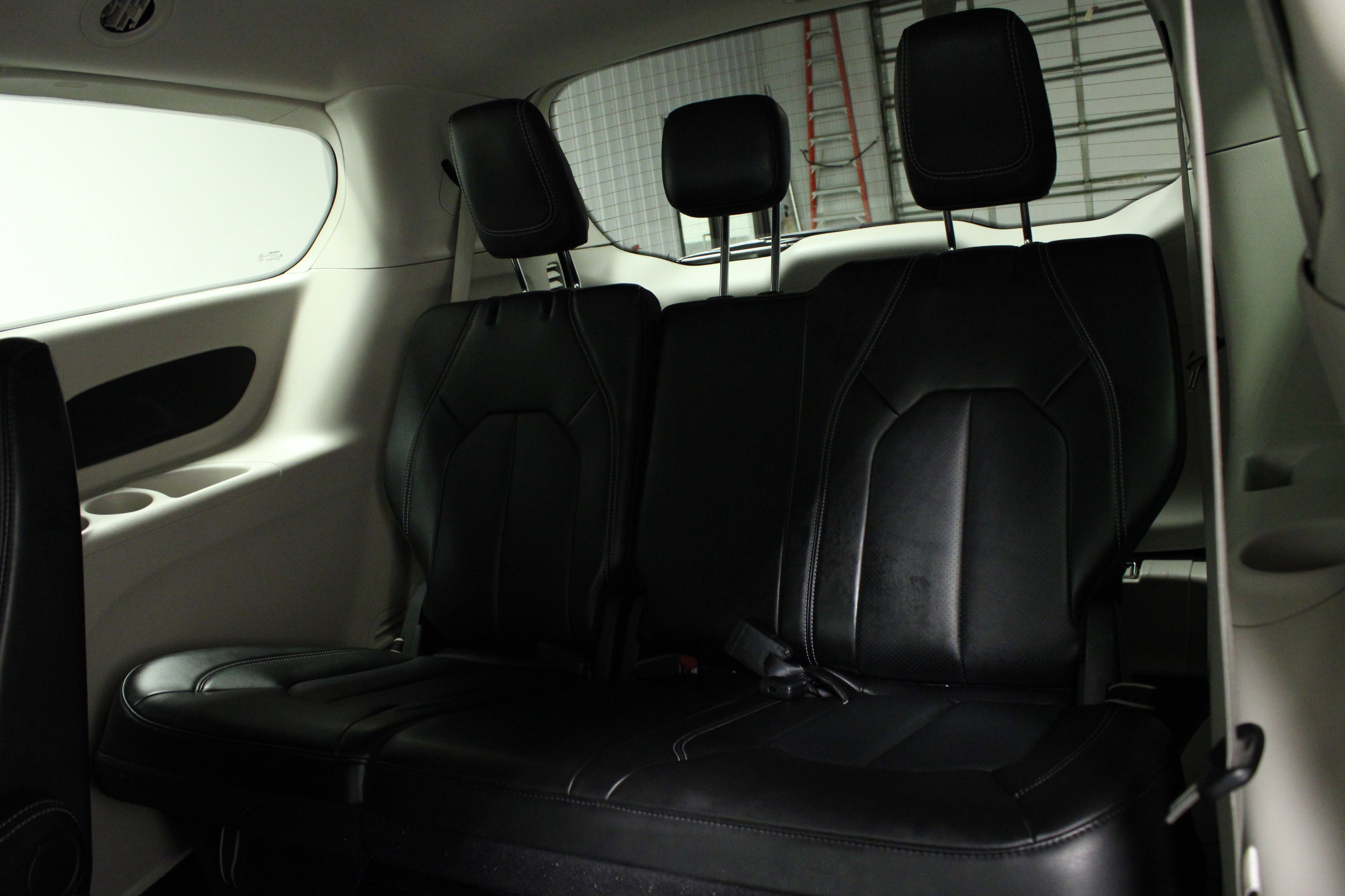 Used 2024 Chrysler Pacifica Touring-L image 14