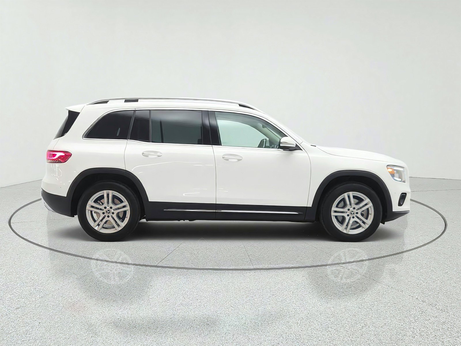 Used 2023 Mercedes-Benz GLB 250 image 4
