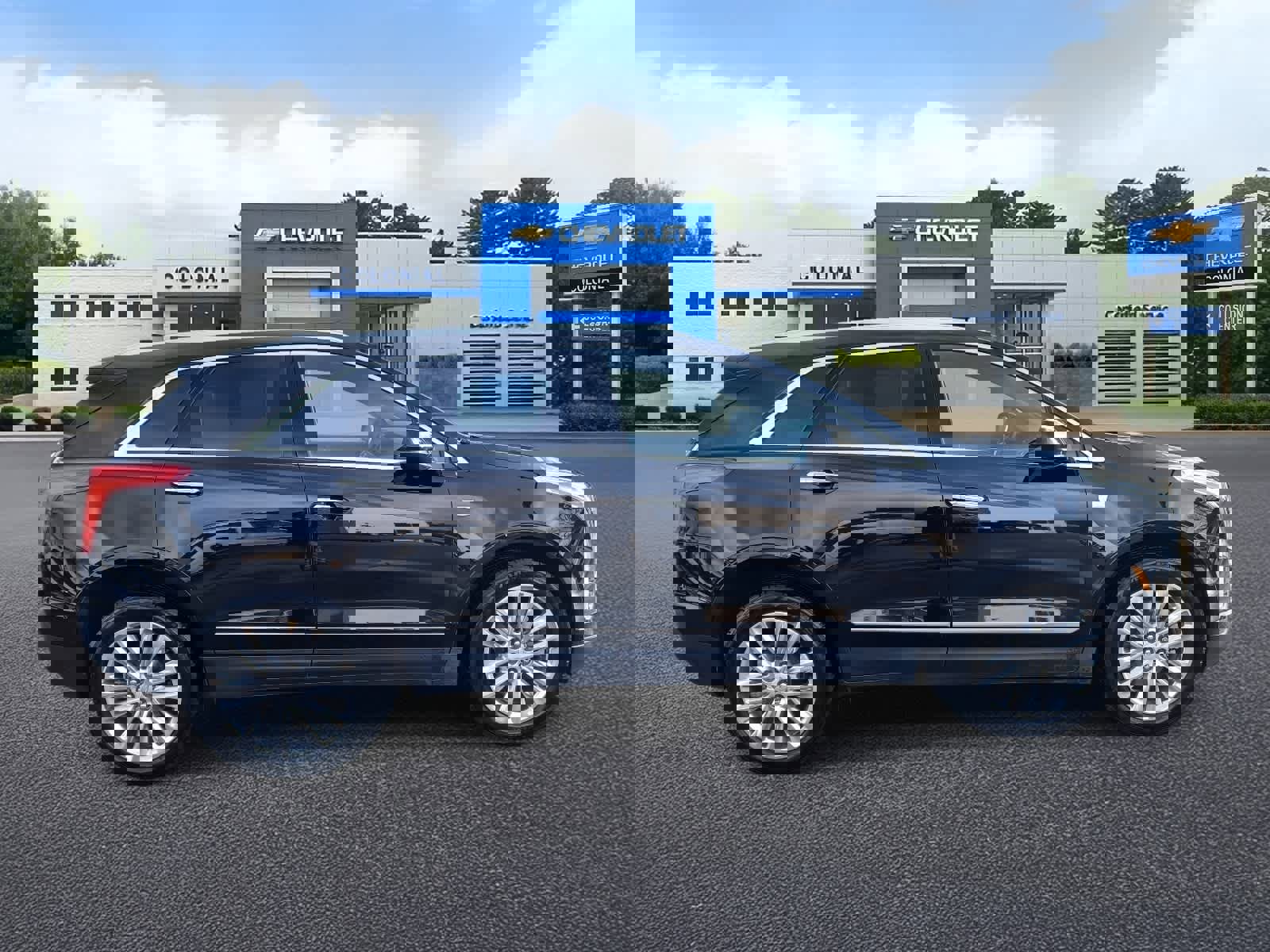 Used 2017 Cadillac XT5 Platinum image 3