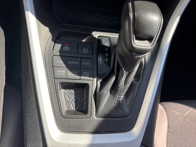 Used 2021 Toyota RAV4 XLE AWD/4WD image 18