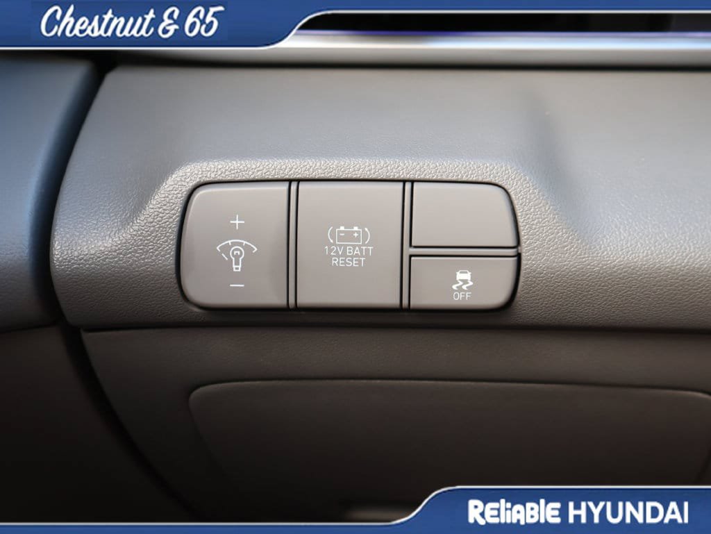 Certified 2025 Hyundai Elantra SEL FWD image 30