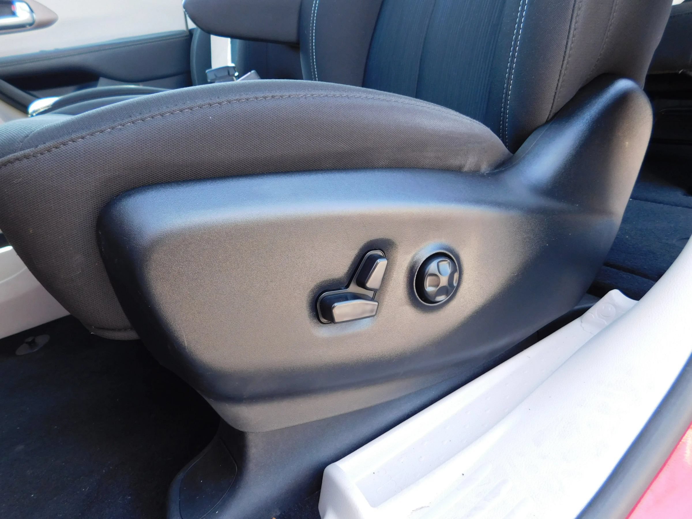 Used 2024 Chrysler Voyager LX FWD image 17