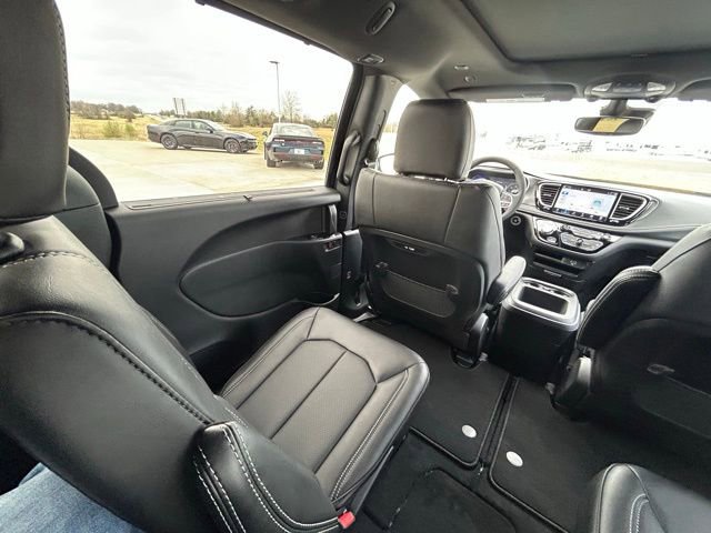 New 2026 Chrysler Pacifica Select image 31