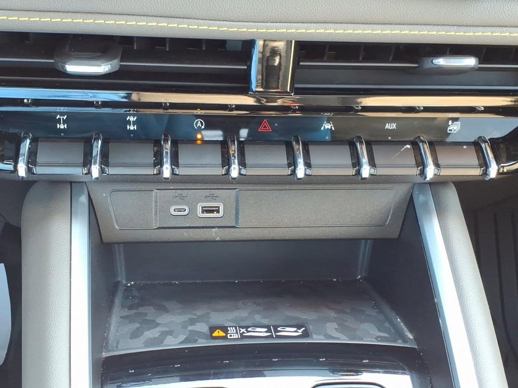 Used 2024 Chevrolet Colorado ZR2 w/ ZR2 Convenience Package III AWD/4WD image 20