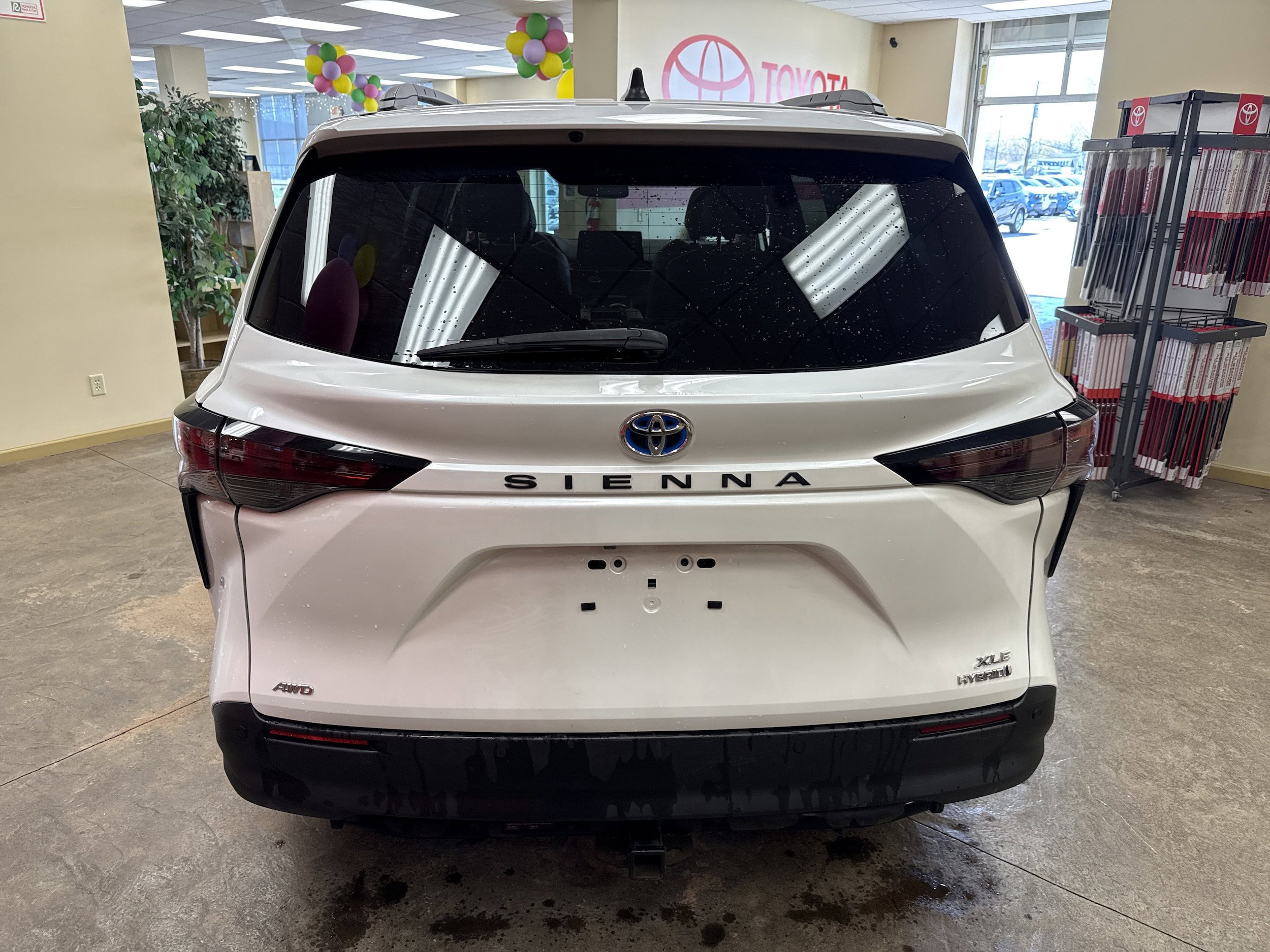 Used 2023 Toyota Sienna XLE AWD/4WD image 9