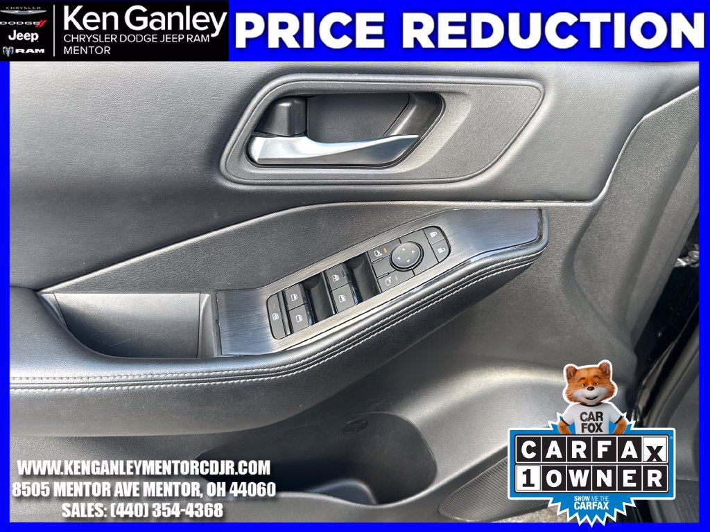 Used 2025 Nissan Rogue SV FWD image 12