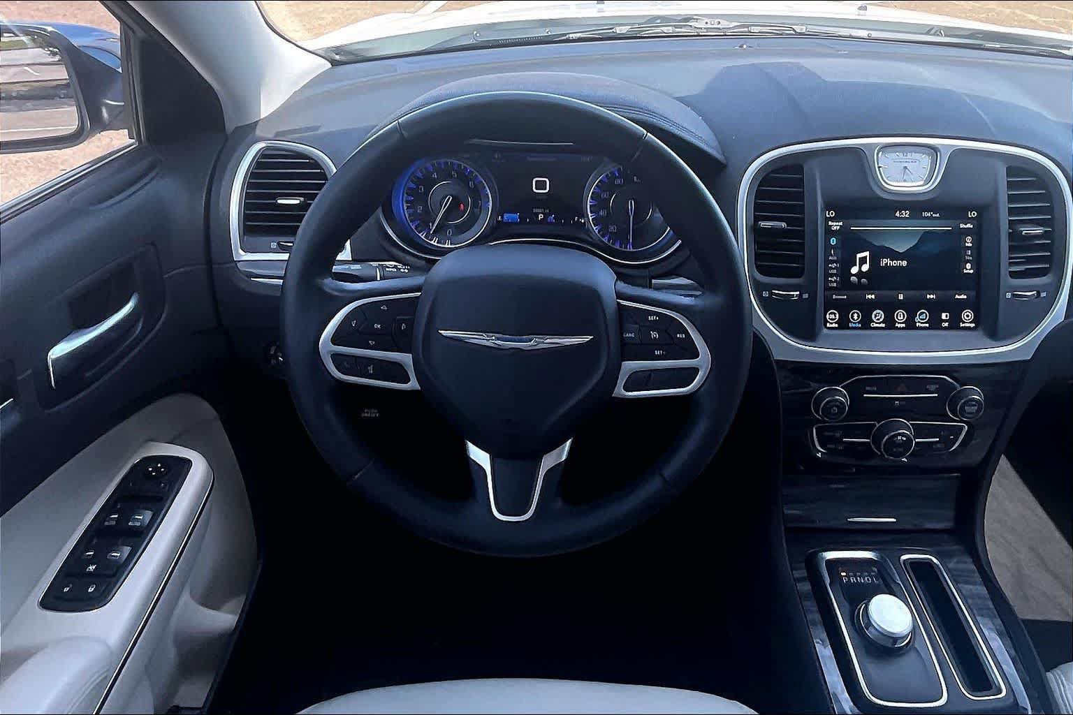 Used 2018 Chrysler 300 Touring w/ Chrome Appearance Package RWD image 12